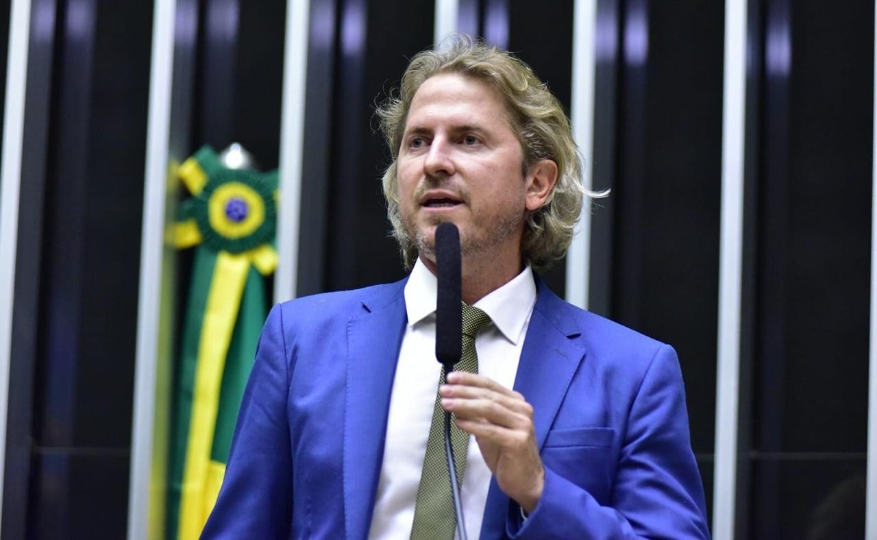 TRE-PR multa vereadora do Novo por espalhar fake news contra Zeca Dirceu
